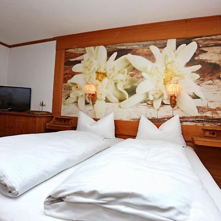 Lustiger Hirsch Hotel Akams Bagian luar foto