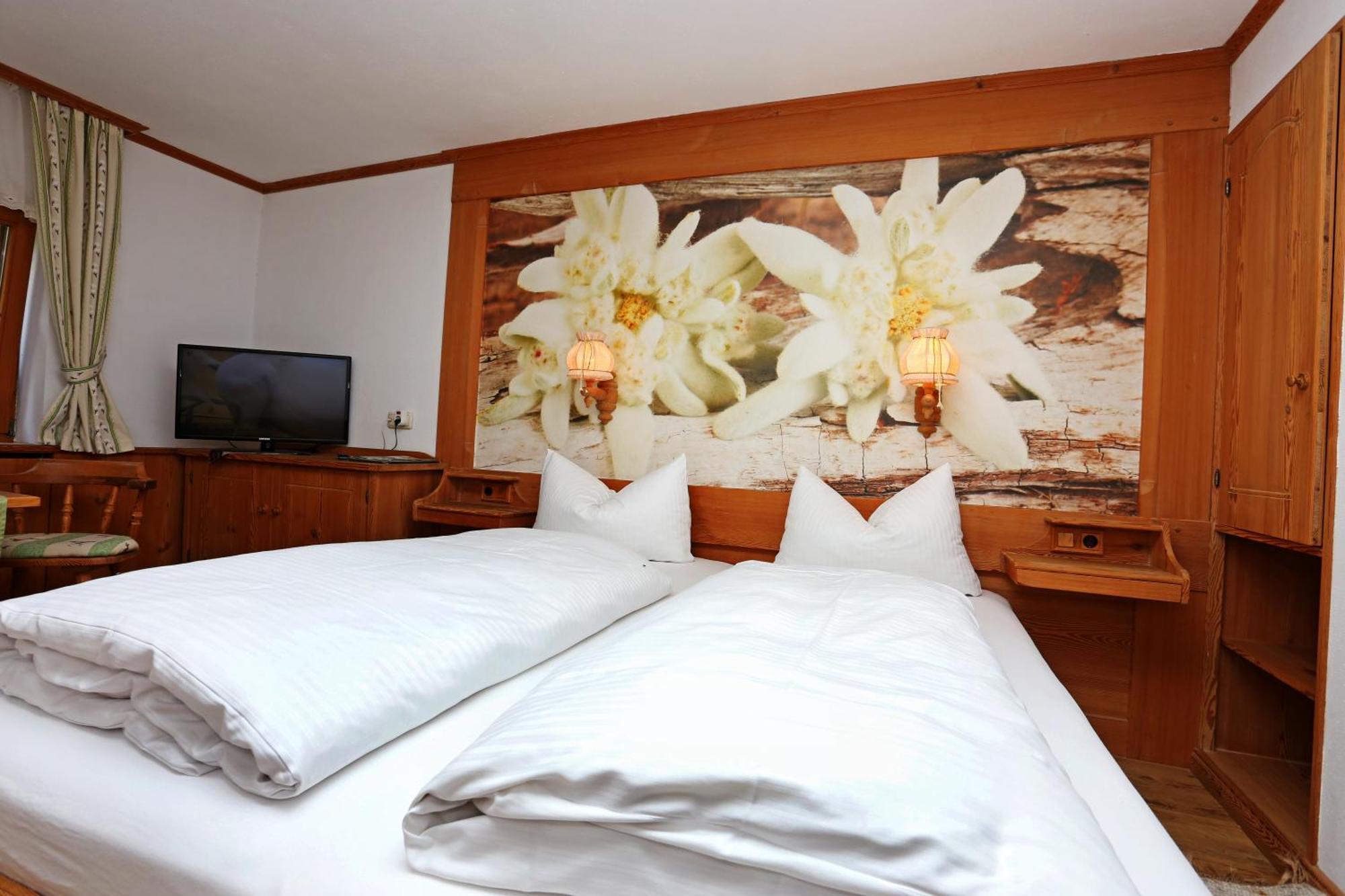 Lustiger Hirsch Hotel Akams Bagian luar foto