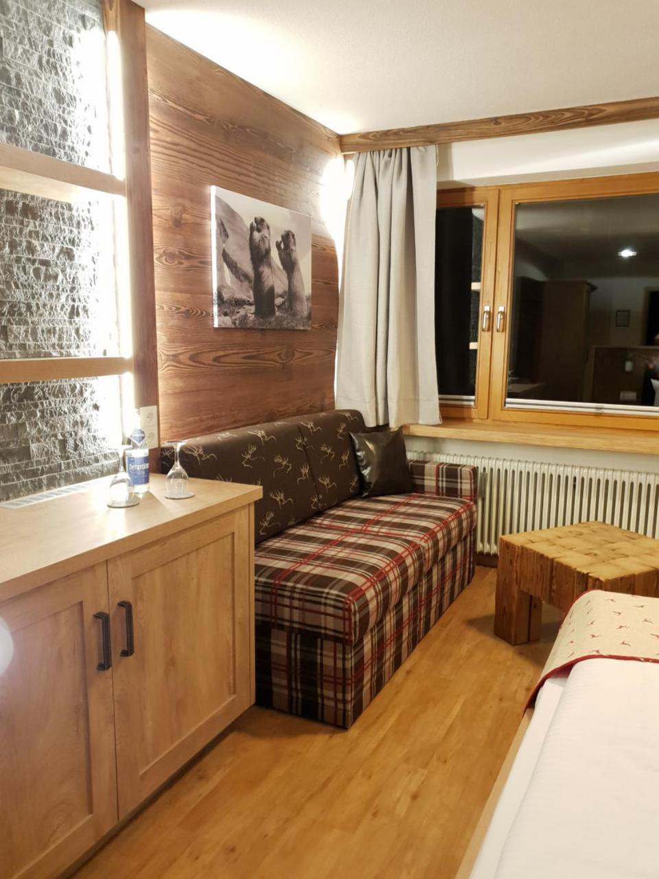Lustiger Hirsch Hotel Akams Bagian luar foto