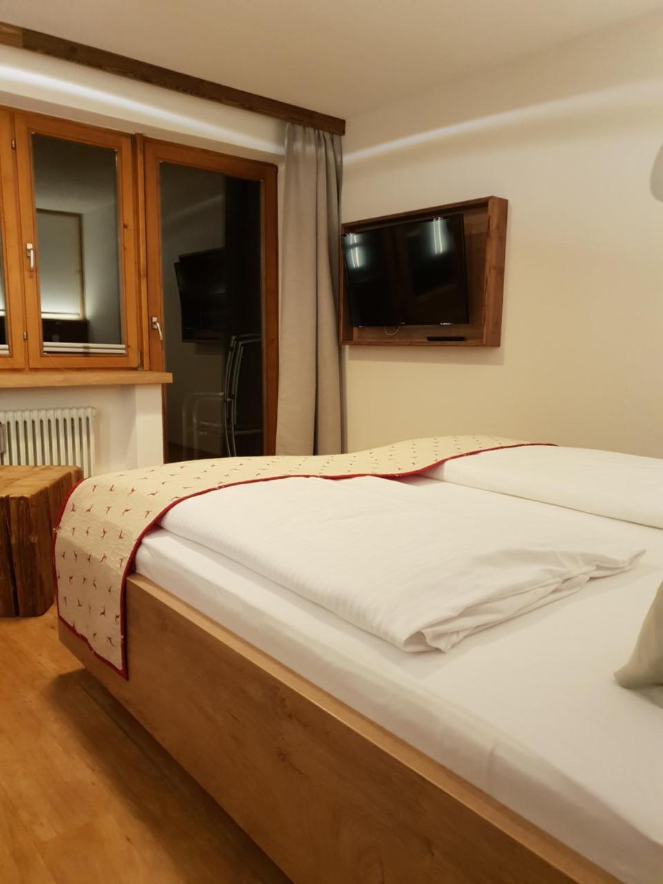Lustiger Hirsch Hotel Akams Bagian luar foto